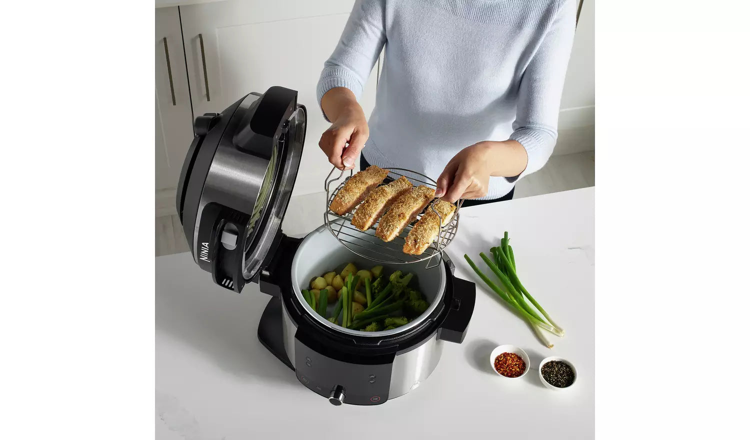 Ninja Foodi 11 in 1 SmartLid Multi Cooker 6L OL550UK